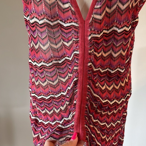 ARDEN B. NEW ROUCHED FRONT Crochet top ZIG zag rayon deep V drape back Med - Picture 5 of 11
